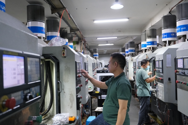 40年制造歷史,年出口眼鏡千萬副 亨達(dá)光學(xué):用智能書寫“鏡”上精彩